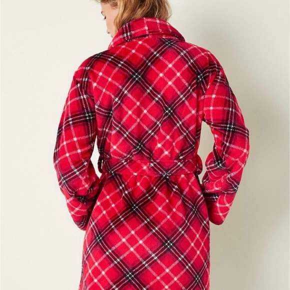 Victoria’s Secret PINK FLUFFY ROBE - Picture 4 of 5